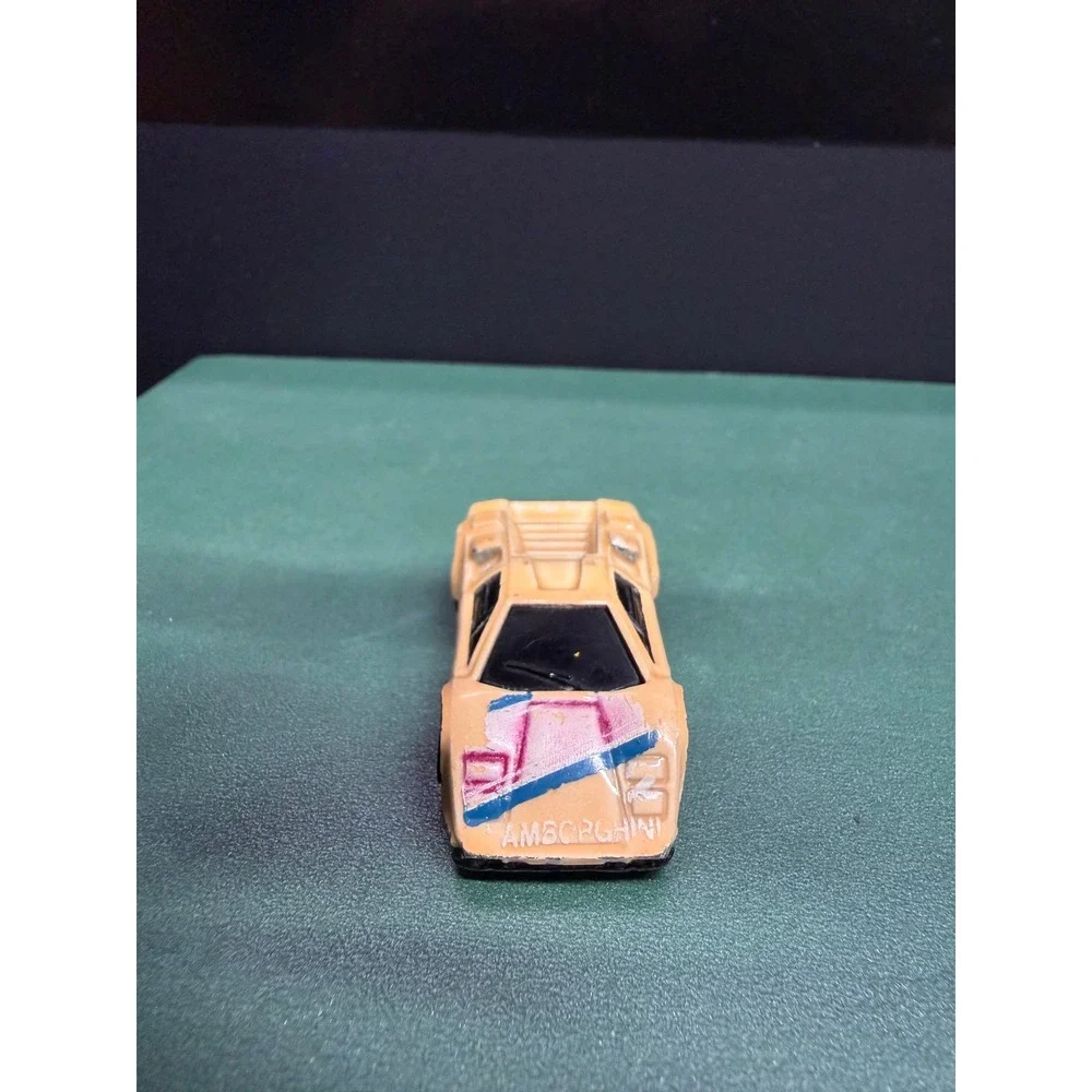 Hot Wheels 1987 Lamborghini Countach Tan Pink Blue Graphics Vintage Diecast 1:64